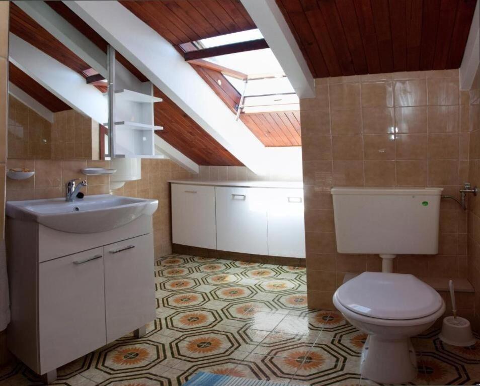 Apartments Damir - 80 M From Beach Постира Екстериор снимка
