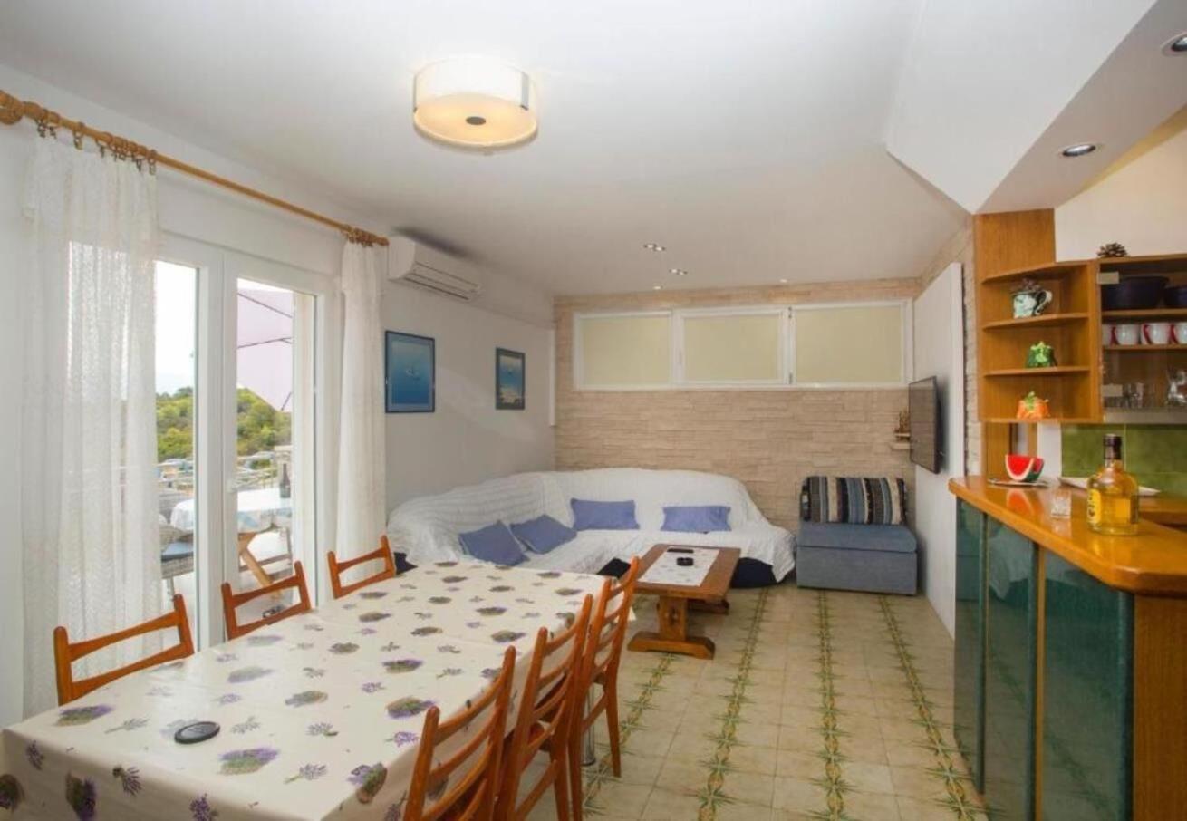 Apartments Damir - 80 M From Beach Постира Екстериор снимка