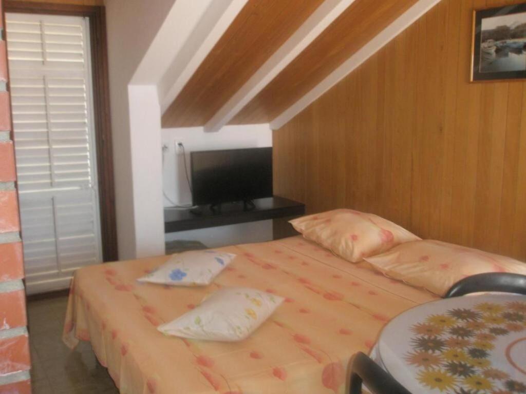 Apartments Damir - 80 M From Beach Постира Екстериор снимка