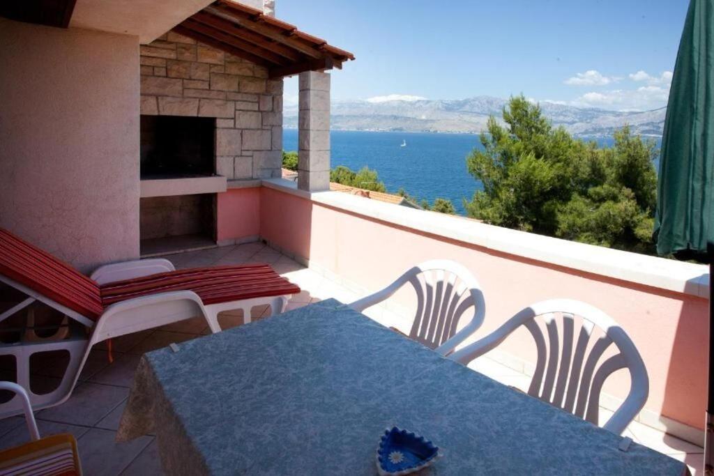 Apartments Damir - 80 M From Beach Постира Екстериор снимка
