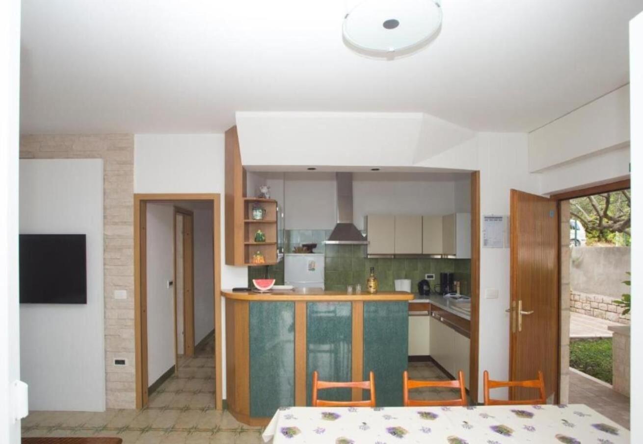 Apartments Damir - 80 M From Beach Постира Екстериор снимка