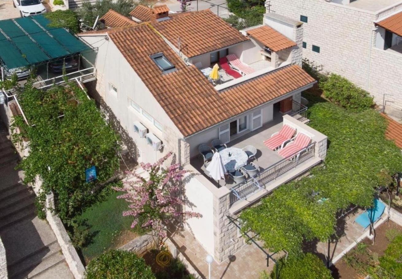 Apartments Damir - 80 M From Beach Постира Екстериор снимка